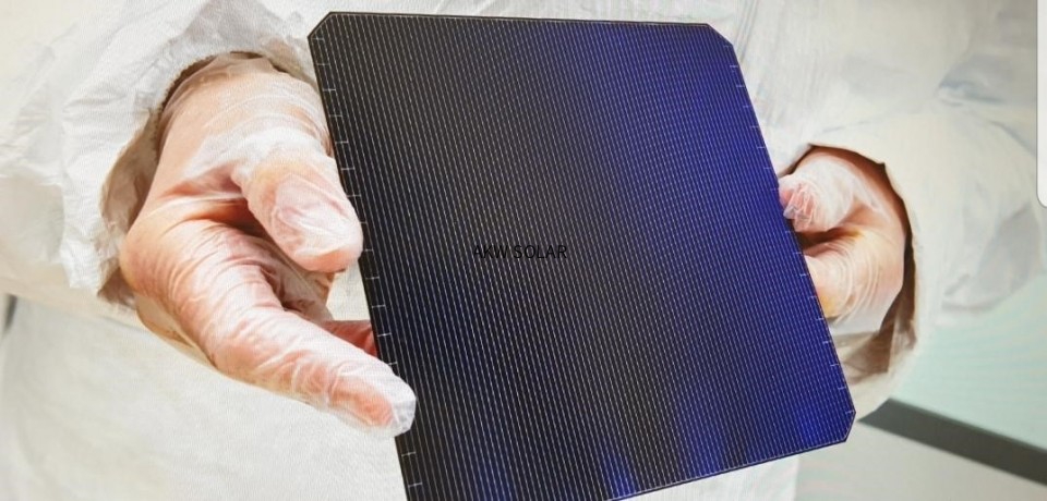 French scientists discover new UV-induced degradation pathways in heterojunction solar cells